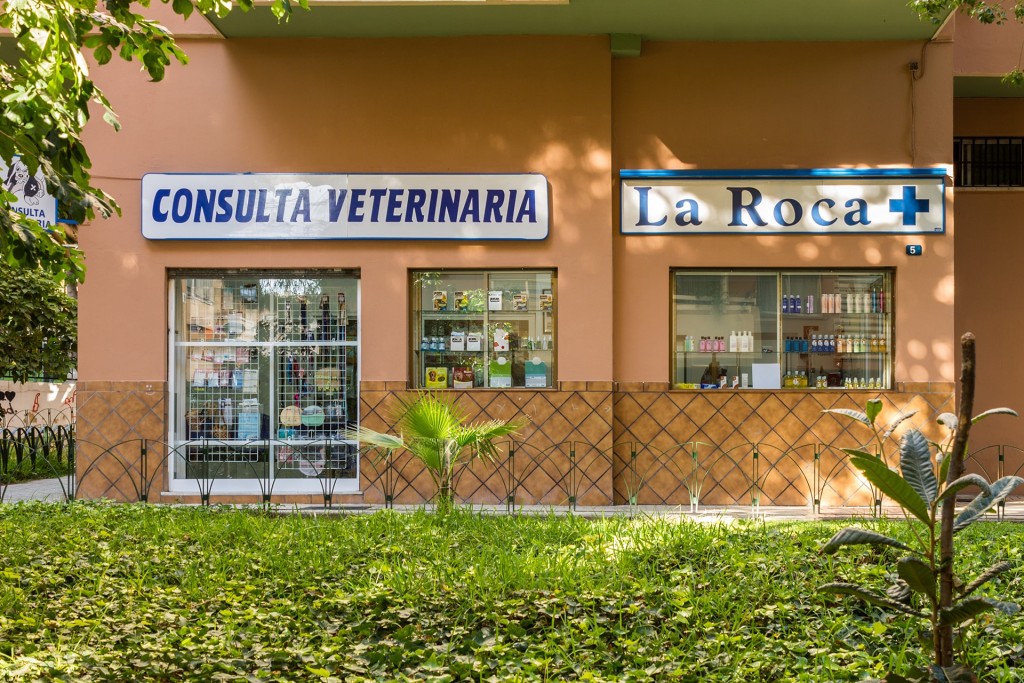 Exterior Clínica Veterinaria La Roca